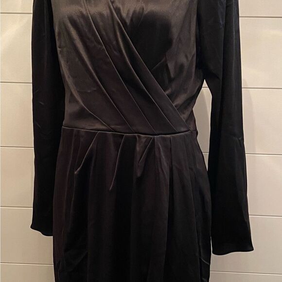 Elegant Black Wrap Dress - Picture 4 of 11